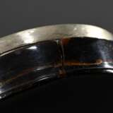 Runde Schildpatt Schnupftabakdose mit aufgelegtem halbplastischem Silber Wappenschild, 19.Jh., H. 2,5cm, Ø 7,5cm, Riss, unterer Rand best. - photo 6