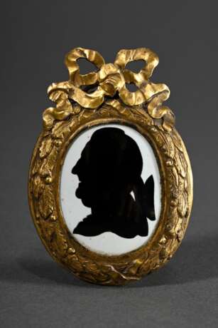 Louis XVI Silhouette "Herrenportrait" in feinem feuervergoldetem Bronze Rahmen mit Schleife, um 1760/1770, Emaille auf Metall, 7,3x5,1cm, Rückplatte nachträglich ergänzt - photo 1