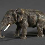 Wiener Bronze "Elefant", farbig gefasst, Bauch gestempelt, 4,3x7,8x3,3cm, 1 Bein Stoßzahn verloren - photo 1