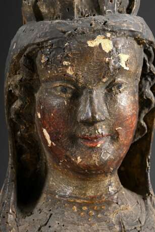 "Heilige Ursula", Köln um 1400, Büste mit schönem Gesichtsausdruck und typischer Augenpartie, angedeutete Locken unter Schleier, schmaler Körper mit weichem Faltenwurf, Original Farbfassung über Kreidegrund und… - photo 4