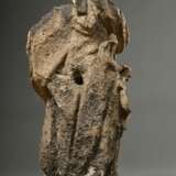 Große barocke Sandstein „Muttergottes“ in bewegter Haltung mit schön gelegtem Faltenwurf, Süddeutsch 18.Jh., H. 106cm, Christuskind verloren, Witterungsspuren - photo 3