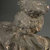 Große barocke Sandstein „Muttergottes“ in bewegter Haltung mit schön gelegtem Faltenwurf, Süddeutsch 18.Jh., H. 106cm, Christuskind verloren, Witterungsspuren - photo 4