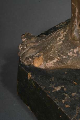 Skulptur "Heiliger Sebastian" in schöner Bewegung an Baum gefesselt, Lindenholz geschnitzt und farbig gefasst, Süddeutsch 18.Jh., H. 93,5cm, diverse Defekte, alter Wurmfraß - photo 15