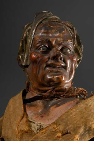 Neapolitanische Krippenfigur "Alte Frau" mit naturalistisch bemaltem Terracotta Kopf und alter Kleidung, um 1800, 37x18x8cm, defekt - photo 2