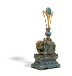 Bedeutender Jade-Elefant mit Vase und Helebarden