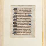 Stundenbuchseite, Tinte/Gouache/Pergament, Gold gehöht, prononcierte Initialen, beidseitig beschrieben, Leerstellen mit Vignetten gefüllt, Frankreich 15.Jh., 14,5x10,5cm (m.R. 26,5x21,3cm), min. Altersspuren - photo 4