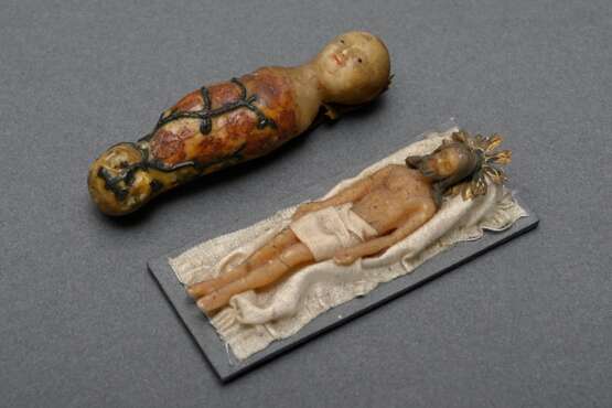 2 Miniatur Wachs Figuren "Christkind" und "Jesus im Grab", Süddeutsch 18./19.Jh., L. 6,2/6,7cm - photo 1
