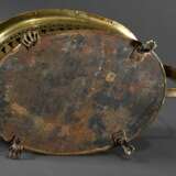Antikes ovales Messing Rechaud mit ornamental durchbrochener Wandung und seitlichen Handhaben auf 4 Tatzenfüßen, gelochter Einsatz, 19.Jh., 12,5x42,5x21cm, Rost - Foto 4
