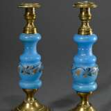 Paar bäuerliche Messing Leuchter mit hellblauem Glasschaft und floraler Emaille Malerei, H. 25,5cm, Alters- und Gebrauchsspuren - photo 1