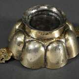 Nürnberger Branntwein Schale mit achtfach bebuckelter Wandung und plastischen „Meerweibchen“ Handhaben, MZ: Jeremias Frencking (1634-1657), Vermeil Silber, Tremolierstich, 55g, H. 3,5cm, Vgl.: Kat. Germanisches Nationalm… - photo 2