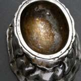 Ovale Augsburger Barock Salière mit ovalem Napf auf getrepptem Sockel mit gedrehten Zügen, MZ: Heinrich Georg Philipp Goth (1700-1759), Silber, 78g, H. 4,2cm, Standring verbogen - photo 2