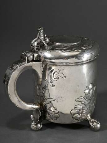 Barock Deckelhumpen auf Kugelfüßen mit floral getriebener Wandung, "Löwen" Daumenrast und Punktgravur "F:H:S" sowie Datierung im Deckel, wohl Norwegen 18.Jh., Silber innen vergoldet, 799g, H. 21,5cm, … - Foto 2