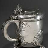 Barock Deckelhumpen auf Kugelfüßen mit floral getriebener Wandung, "Löwen" Daumenrast und Punktgravur "F:H:S" sowie Datierung im Deckel, wohl Norwegen 18.Jh., Silber innen vergoldet, 799g, H. 21,5cm, … - Foto 2
