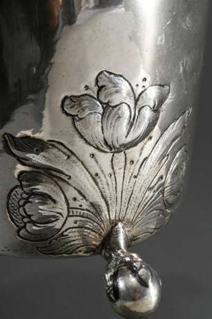 Barock Deckelhumpen auf Kugelfüßen mit floral getriebener Wandung, "Löwen" Daumenrast und Punktgravur "F:H:S" sowie Datierung im Deckel, wohl Norwegen 18.Jh., Silber innen vergoldet, 799g, H. 21,5cm, … - Foto 7
