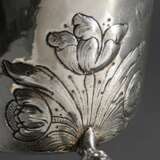 Barock Deckelhumpen auf Kugelfüßen mit floral getriebener Wandung, "Löwen" Daumenrast und Punktgravur "F:H:S" sowie Datierung im Deckel, wohl Norwegen 18.Jh., Silber innen vergoldet, 799g, H. 21,5cm, … - Foto 7