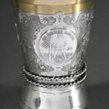 Becher nach Renaissance Vorbild mit 3 Münzen in aufwendig gravierter Wandung auf drei gedrückten Füßchen, MZ: Lameyer, Silber 800, innen vergoldet, 800, 250g, H. 13,5cm - Foto 1