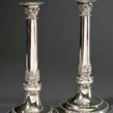 Paar Königsberger Leuchter in klassizistischer Façon mit Perlfriesen und Akanthusblatt Manschetten, um 1810, MZ: Johann Jacob Öhrmann II (1780-1829), Silber, 982g, am Fuß punktiertes Besitzermonogramm "C.F.v.E.&quot… - фото 1