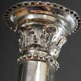 Paar Königsberger Leuchter in klassizistischer Façon mit Perlfriesen und Akanthusblatt Manschetten, um 1810, MZ: Johann Jacob Öhrmann II (1780-1829), Silber, 982g, am Fuß punktiertes Besitzermonogramm "C.F.v.E.&quot… - фото 3