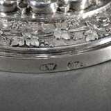 Biedermeier Pokalbecher mit Blattfriesen und Gravur "Dem hochverehrten Jubelpaare G. Henschel und F. Henschel am 28. Juli 1829", MZ: Georg Friedrich Weigel (Meister ab 1816), Kassel, Silber innen vergoldet, 323… - photo 5