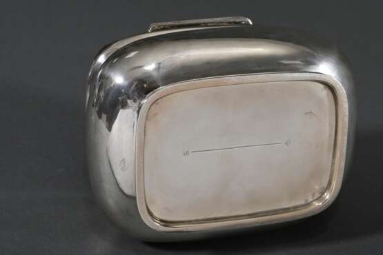 Berliner Biedermeier Zuckerkasten in bombierter Form mit formatfüllendem viergeteiltem Wappen zwischen steigenden Löwen unter Königskrone auf dem Deckel, MZ: FC (nicht in Scheffler), Zeichenmeister J.C.S. Kessner (1819-1… - photo 3