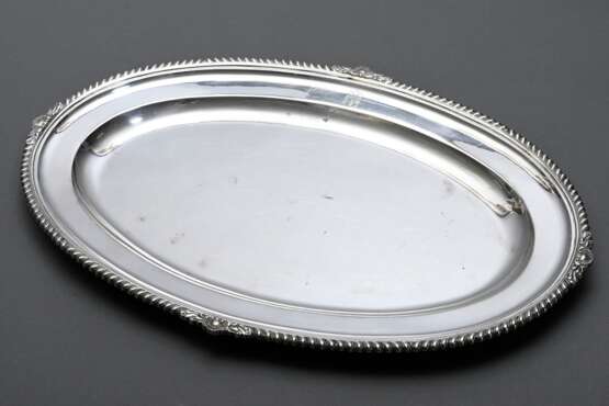 Große ovale Platte mit Rillen- und Muschelrelief, Wappengravur, MZ: Gebr. Friedländer, Silber 925, 1476g, 34,5x52cm, Gebrauchsspuren - photo 1