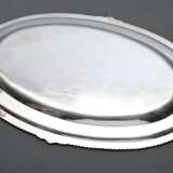 Große ovale Platte mit Rillen- und Muschelrelief, Wappengravur, MZ: Gebr. Friedländer, Silber 925, 1476g, 34,5x52cm, Gebrauchsspuren - photo 3