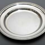 Schlichter Teller mit Blattfries, Silber 800, 312g, Ø 23cm, leichte Kratzer im Spiegel - фото 4
