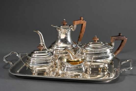 5 Teile Silber Kaffee-Tee-Service in englischem Stil mit Holzknauf und -handhaben, Hersteller: Topazio, Silber 925, 4485g: Tablett mit Griffen (35x55cm), Kaffeekanne (H. 22cm), Teekanne (H. 14cm) und zwei Teile Zucker un… - photo 6