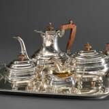 5 Teile Silber Kaffee-Tee-Service in englischem Stil mit Holzknauf und -handhaben, Hersteller: Topazio, Silber 925, 4485g: Tablett mit Griffen (35x55cm), Kaffeekanne (H. 22cm), Teekanne (H. 14cm) und zwei Teile Zucker un… - photo 6