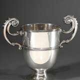 Großer Flaschenkühler mit Volutengriffen, MZ: Charles Boyton & Son Ltd, London 1914, Silber 925, 1190g, H. 28,3cm, Druckstellen - photo 1