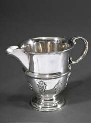 Englisches Milchkännchen mit aufgelegten Ornamenten, MZ: George Nathan &amp; Ridley Hayes, Chester 1906, Silber 925, 135g, H. 9cm, leichte Druckstellen