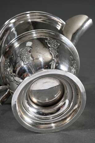 Englisches Milchkännchen mit aufgelegten Ornamenten, MZ: George Nathan & Ridley Hayes, Chester 1906, Silber 925, 135g, H. 9cm, leichte Druckstellen - photo 3