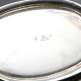 Paar oval bombierte dänische Silber Terrinen mit ornamentalem Rand sowie Elfenbein Griffen und Knauf, MZ: A. Dragstedt, Kopenhagen 1940, Silber 830, 3130g, 15x32x20cm, Genehmigung nach VO (EG) 338/97 liegt vor (kein Expo… - photo 7