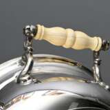Paar oval bombierte dänische Silber Terrinen mit ornamentalem Rand sowie Elfenbein Griffen und Knauf, MZ: A. Dragstedt, Kopenhagen 1940, Silber 830, 3130g, 15x32x20cm, Genehmigung nach VO (EG) 338/97 liegt vor (kein Expo… - photo 10