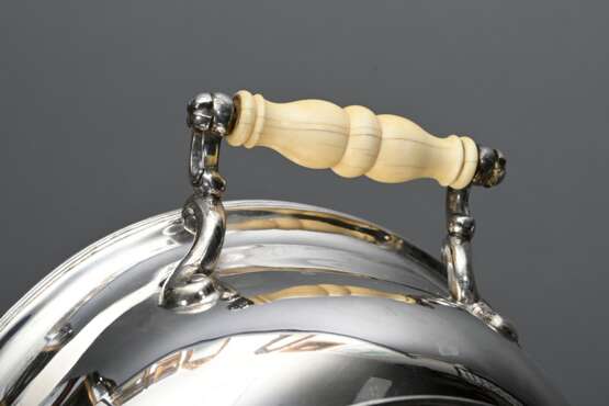 Paar oval bombierte dänische Silber Terrinen mit ornamentalem Rand sowie Elfenbein Griffen und Knauf, MZ: A. Dragstedt, Kopenhagen 1940, Silber 830, 3130g, 15x32x20cm, Genehmigung nach VO (EG) 338/97 liegt vor (kein Expo… - photo 10