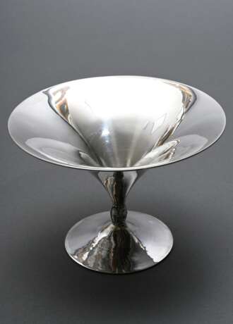 Art Deco Aufsatz mit Trichterschale und floral abstrahiertem Nodus, Wilkens, Modell Nr. 338659, Silber 925, 159g, H. 12cm, Ø 17cm - photo 1