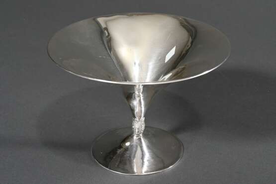 Art Deco Aufsatz mit Trichterschale und floral abstrahiertem Nodus, Wilkens, Modell Nr. 338659, Silber 925, 159g, H. 12cm, Ø 17cm - photo 2