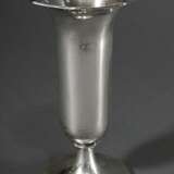 Oktogonal facettierte Vase mit durchbrochenem Rand, MZ: Walker & Hall, Sheffield 1931, Silber 925 gefüllt, H. 19,6cm - photo 2