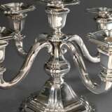 Fünfflammige Tafel Girandole in barock getreppter Façon auf eckigem Fuß, Gebr. Friedländer, Silber 835, Fuß gefüllt, H. 22cm - photo 1