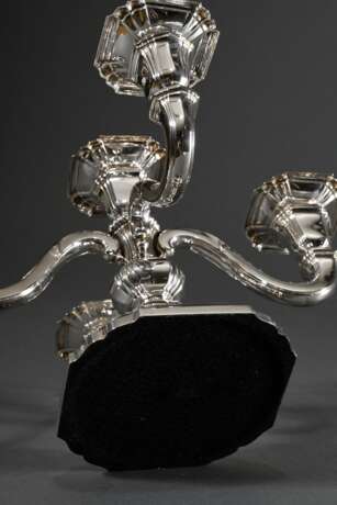 Fünfflammige Tafel Girandole in barock getreppter Façon auf eckigem Fuß, Gebr. Friedländer, Silber 835, Fuß gefüllt, H. 22cm - photo 4