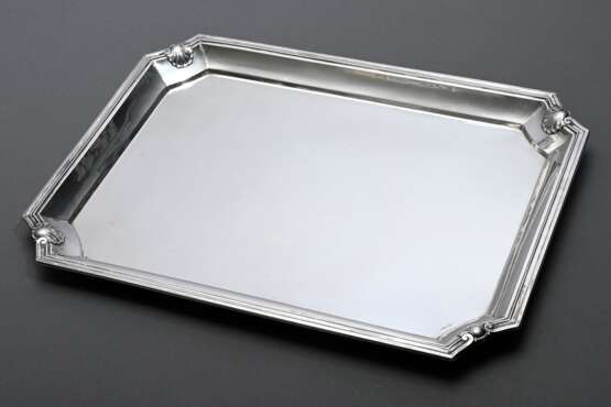 Tablett mit eingezogenen Ecken und Muschelornamenten, Bruckmann & Söhne, Juweliermarke: Gutruf, Silber 800, 1242g, 41,5x31,8cm - фото 1