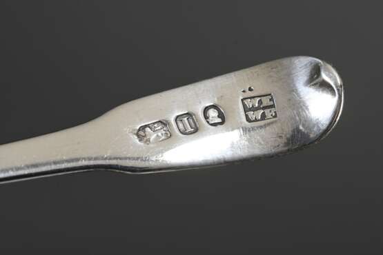 Senftopf in klassischer Façon mit Rillen- und Festonrelief sowie blauem Glaseinsatz und Löffelchen, MZ: Harrison Brothers & Howson, Sheffield 1884, Silber 925, 125g (o. Einsatz), H. 7cm - Foto 6
