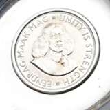2 Diverse Schälchen mit Münzen: "Zuid Africa 1962" und "10 Mark, Friedrich August von Sachsen, 1822" im Boden, Silber 925, 213g, Ø 10,5cm, Druckstellen - photo 3