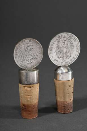 3 Diverse Teile: 2 Münz-Korken "Otto König von Bayern" und "Kaiser Wilhelm I" (H. 9cm) sowie mehrpassige martellierte Schale (14,8x14,5cm), ges. 176g - Foto 5