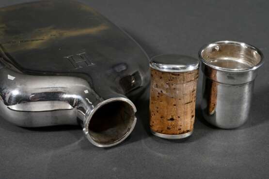 Flachmann mit kleinem Becher- und Korkenverschluss sowie schwarzer Lederhülle mit Monogramm "H" Silber 800, 181g, H. 17cm - photo 5