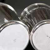 2 Diverse Becher mit Rillendekor und gravierter Borte, Silber 925, innen vergoldet, 87g, H. 6/6,2cm - photo 3