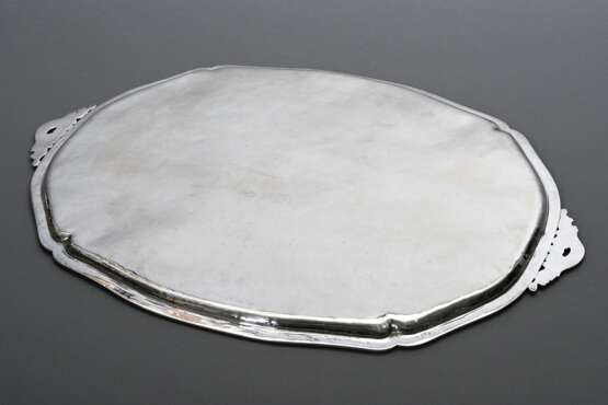 Ovales Tablett mit floralen Handhaben, Spiegel graviert, dat. 1926, Handarbeit, Weißhaupt / München, Silber 800, 2350g, 64x45cm - photo 4