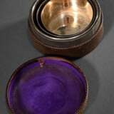 Versilberter Reise-Faltbecher aus drei Elementen in Leder Etui, um 1900, Ø 6,5cm - photo 2