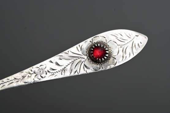 6 Diverse Löffel mit floralem Filigraneinsatz, Gravur und roten Glassteinen, 19.Jh., Monogramm in Punktgravur, Silber 12 Lot / 800, zus. 124g - фото 9