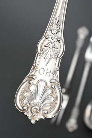 4 Diverse Teile Vorlegebesteck mit Monogramm "OH", Wilkens, Silber 800, 231g: Paar Fleischgabeln (L. 19,5cm), Gemüselöffel (L. 20cm) und Kartoffellöffel (L. 18cm) - photo 2